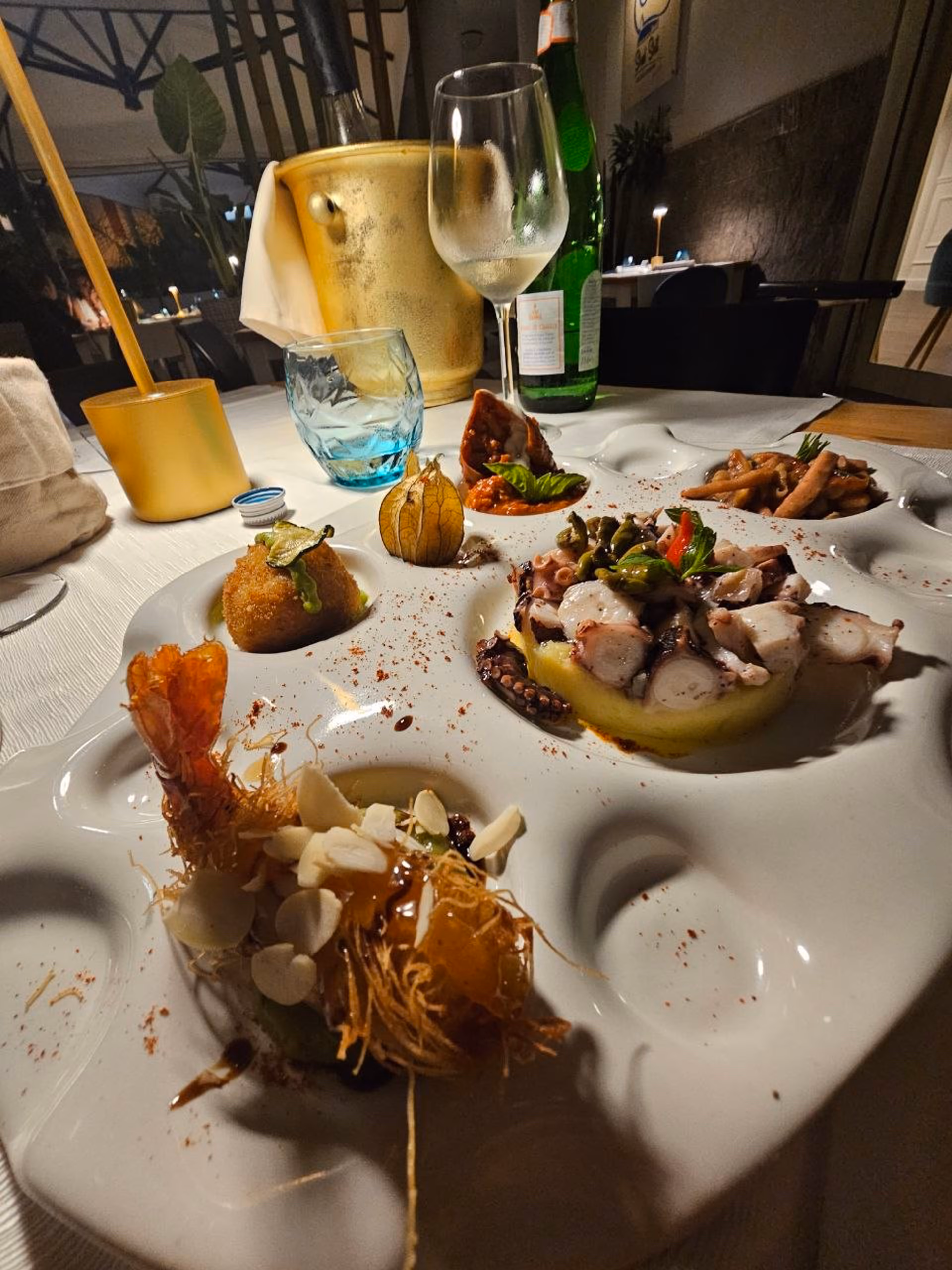 Meeresfrüchte-Vorspeise in einem Küstenrestaurant im Cilento